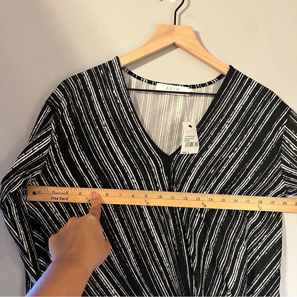ASTR the Label Tie Front Blouse V-Neck Striped Black White - Picture 4 of 6